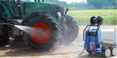 Power-Washing-Tractor